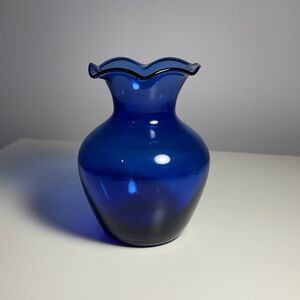 💙 Vintage Cobalt Blue Ruffled Glass Vase